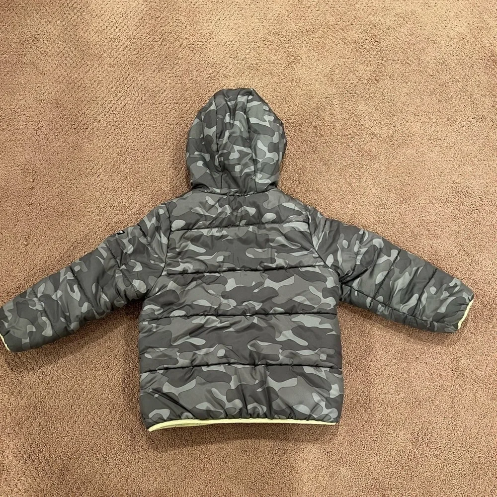 OshKosh B’Gosh Camo Reversible Sherpa Hooded Winter Puffer Jacket Size 5